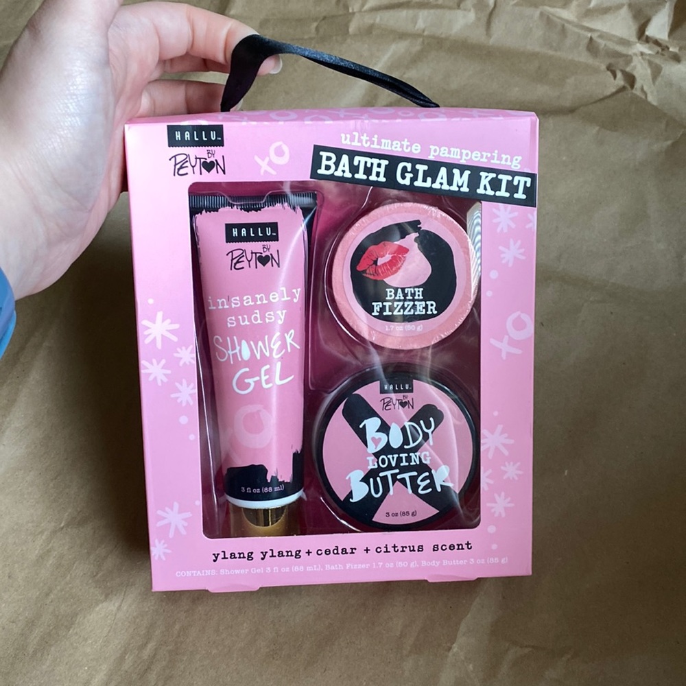 Hallu Escape by Peyton - Ultimate Pampering Bath Glam Kit